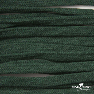 Шнур плетеный d-8 мм плоский, 70% хлопок 30% полиэстер, уп.85+/-1 м, цв.1016-т.зеленый - купить в Ноябрьске. Цена: 735 руб.